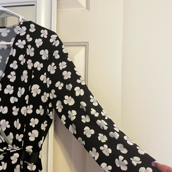 Decorative plunge line blouse with cinched waist - Picture 3 of 4